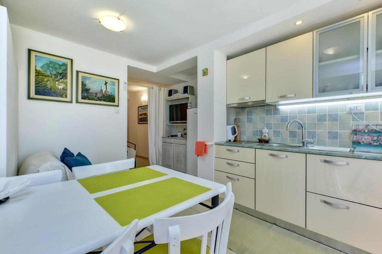 Apartment Neno - Terrace & Parking Lussingrande Esterno foto