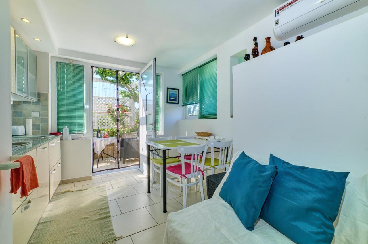 Apartment Neno - Terrace & Parking Lussingrande Esterno foto