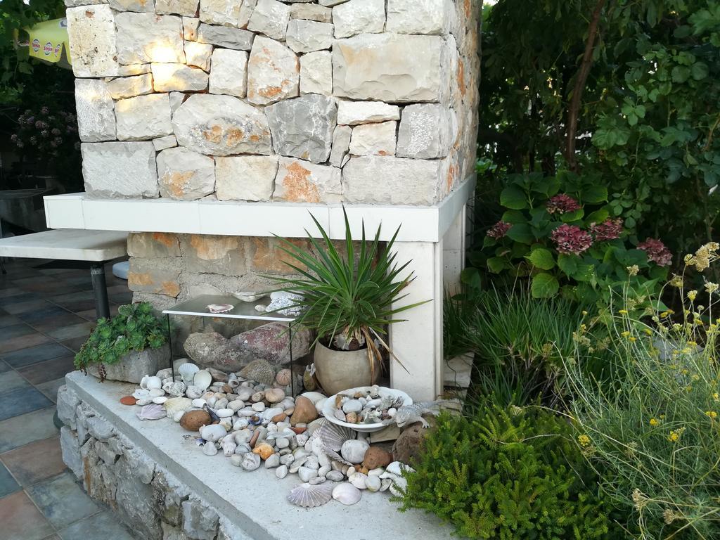 Apartment Neno - Terrace & Parking Lussingrande Esterno foto