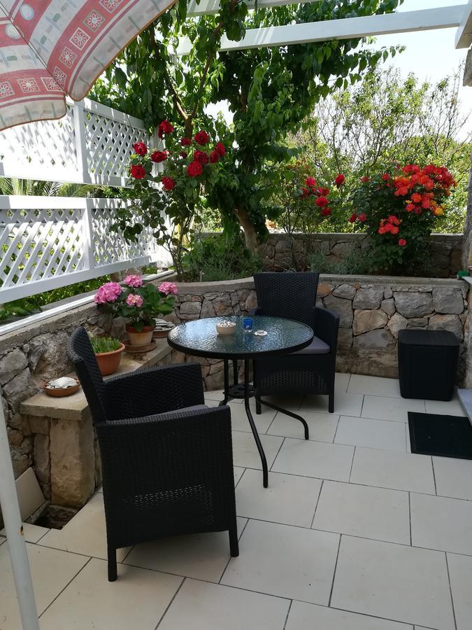 Apartment Neno - Terrace & Parking Lussingrande Esterno foto