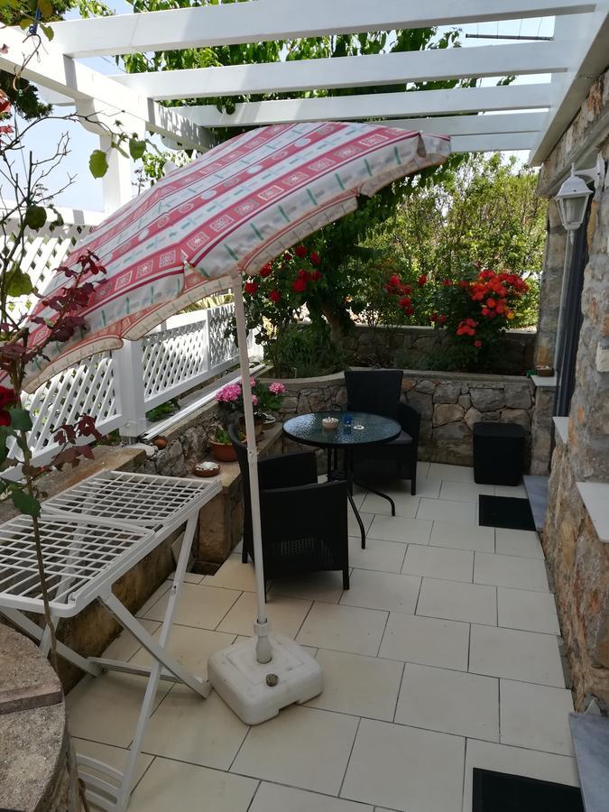 Apartment Neno - Terrace & Parking Lussingrande Esterno foto