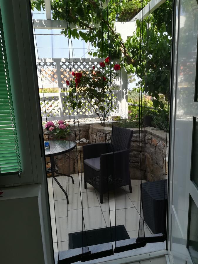 Apartment Neno - Terrace & Parking Lussingrande Esterno foto