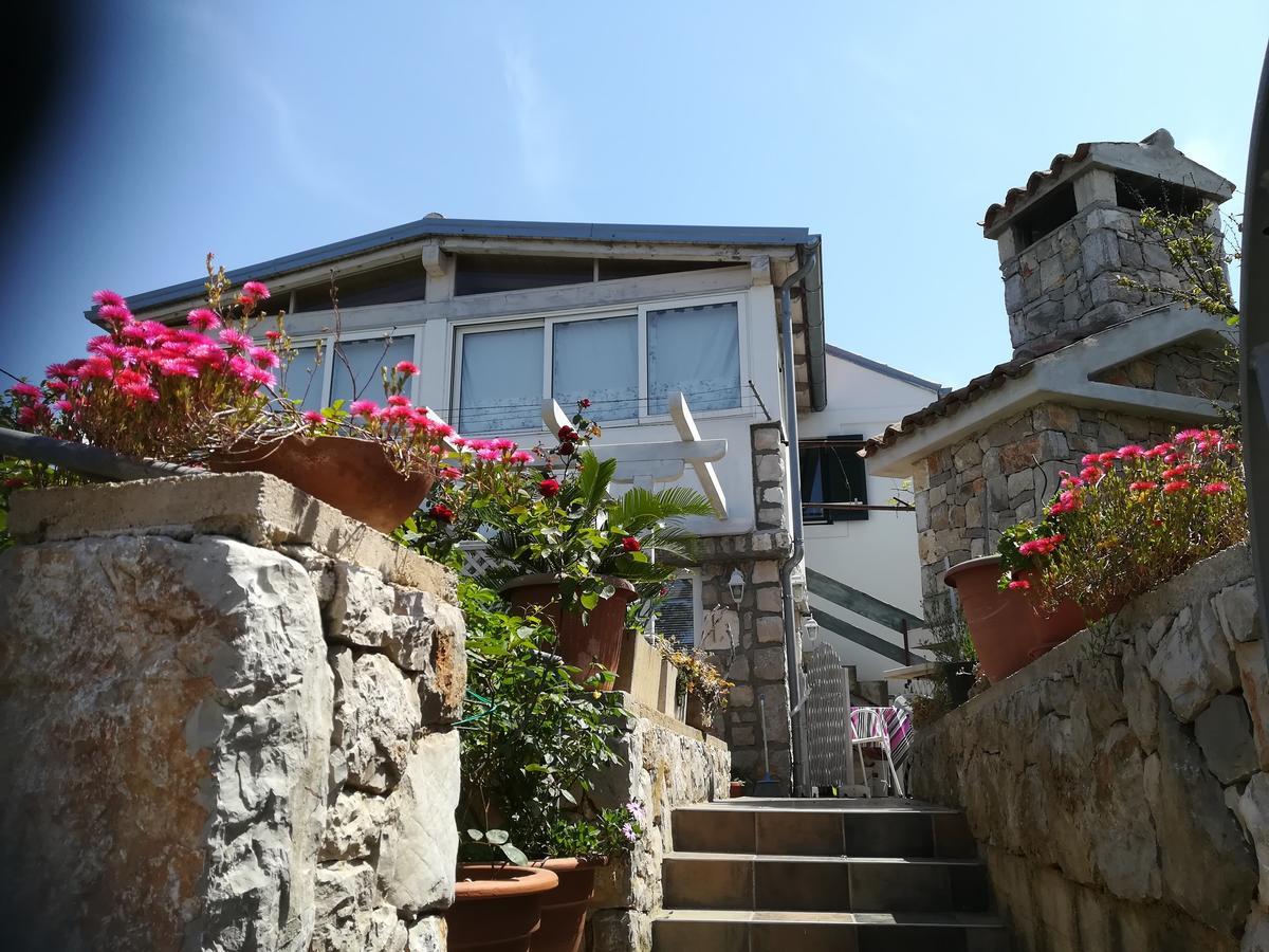 Apartment Neno - Terrace & Parking Lussingrande Esterno foto