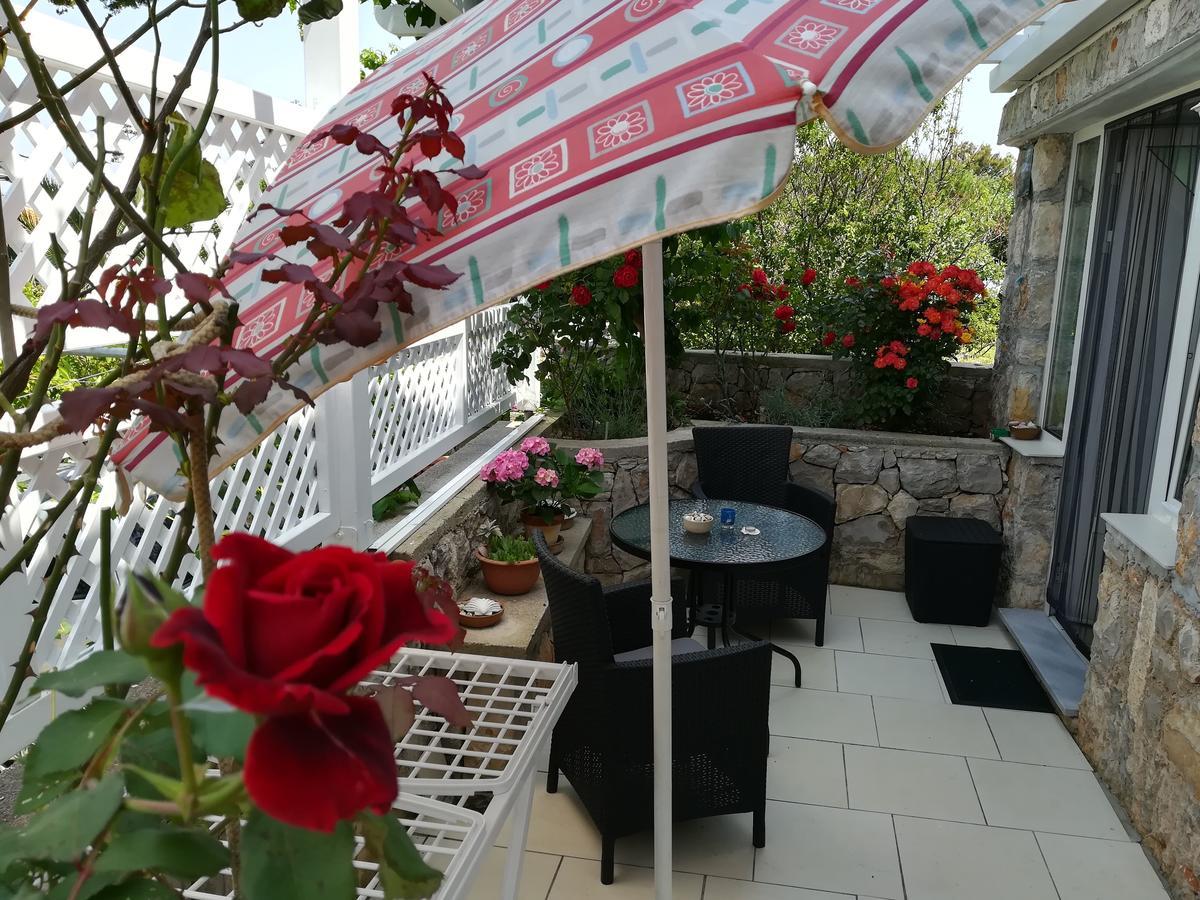 Apartment Neno - Terrace & Parking Lussingrande Esterno foto